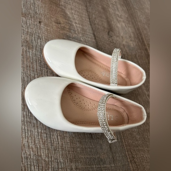 Link Toddler White Shoes Size 9 - Picture 3 of 8
